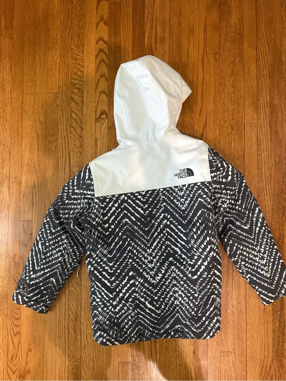 The North Face Kids White & Black Patterned Hooded Jacket